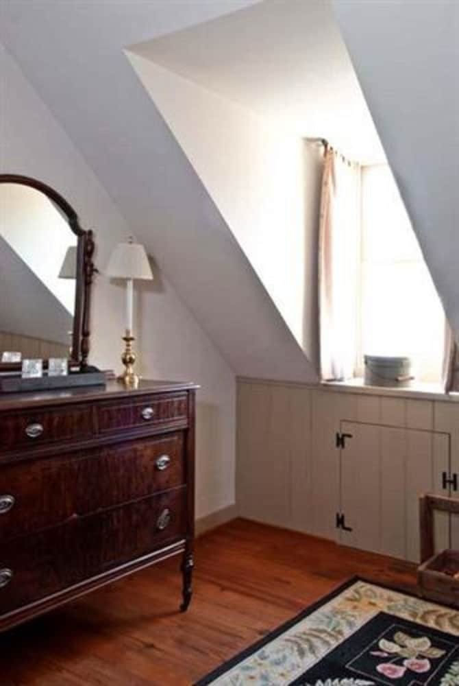 The Wayside Inn Bed & Breakfast