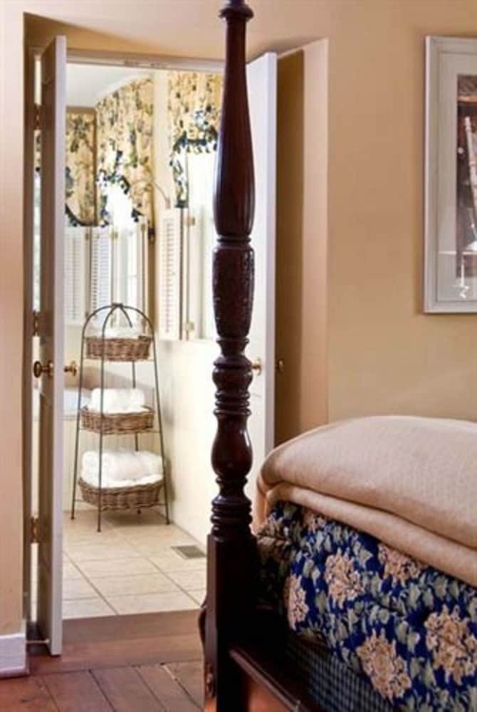 The Wayside Inn Bed & Breakfast