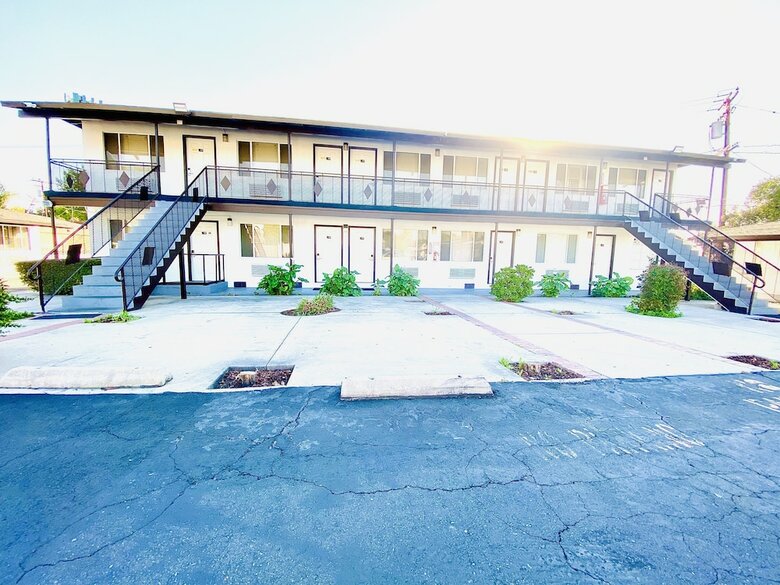 Motel Casa Blanca Inn & Suites