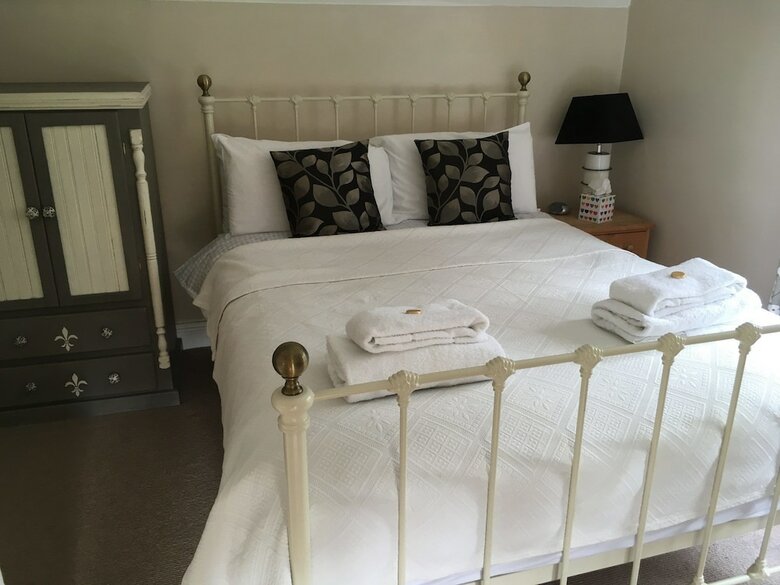 Gorselands Hall Bed And Breakfast