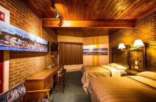 Wheelhouse Motel