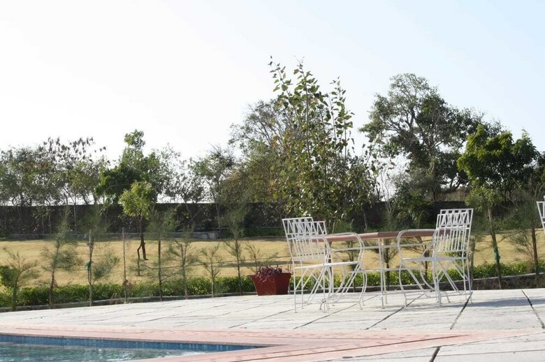 Hotel Rasik Priya Resort