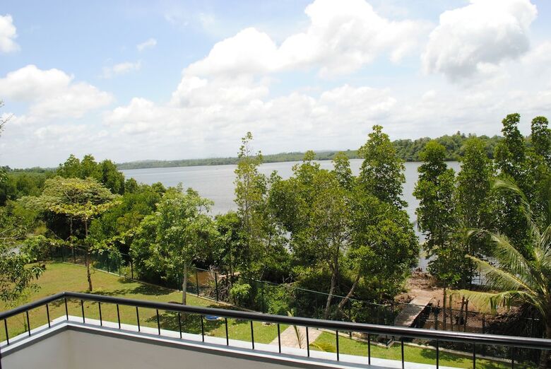 Hotel Arahtis Lake Villa