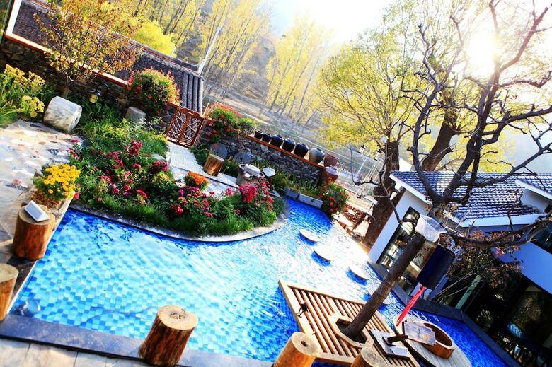 Hotel Carpenter's Rustic Courtyard-great Wall