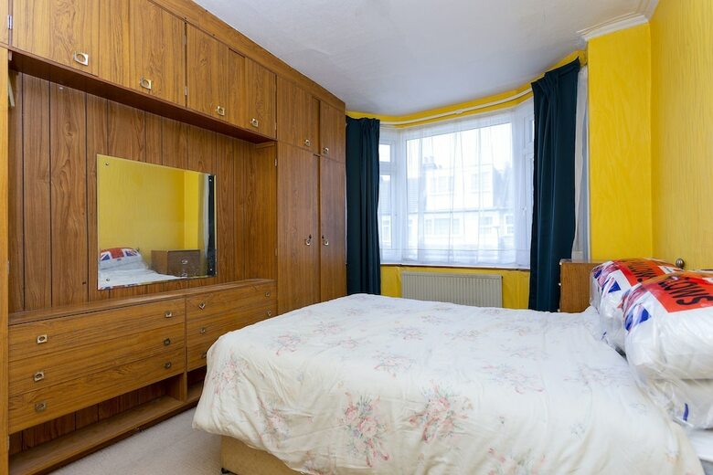2 Bedroom House In Tooting With Garden