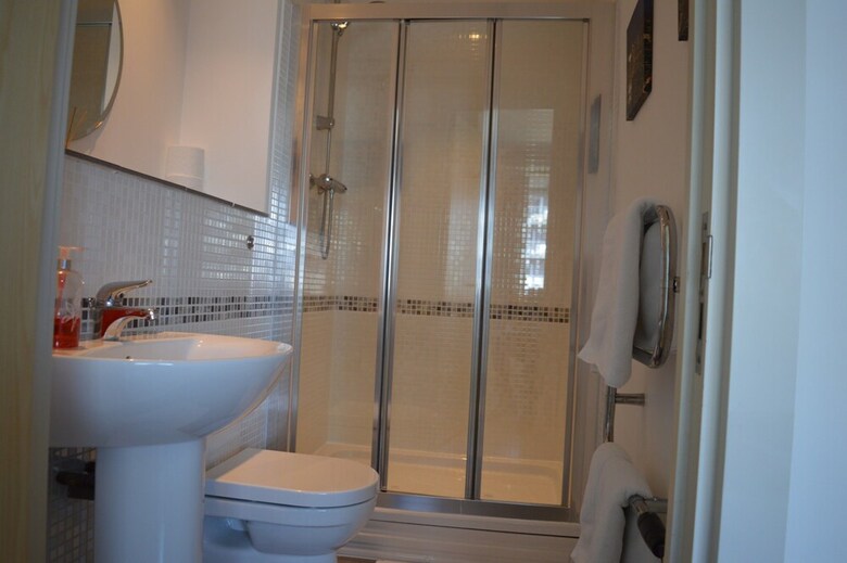 2 Bedroom Apartment With Balcony Overlooking River