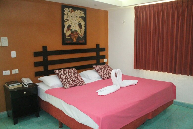 Hotel Y Restaurante Yaxactun