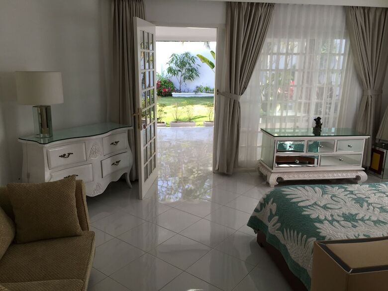 Yogyakarta Tropicana Villa
