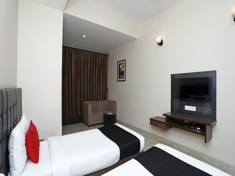 Hotel Capital O 3831 Jade Inn