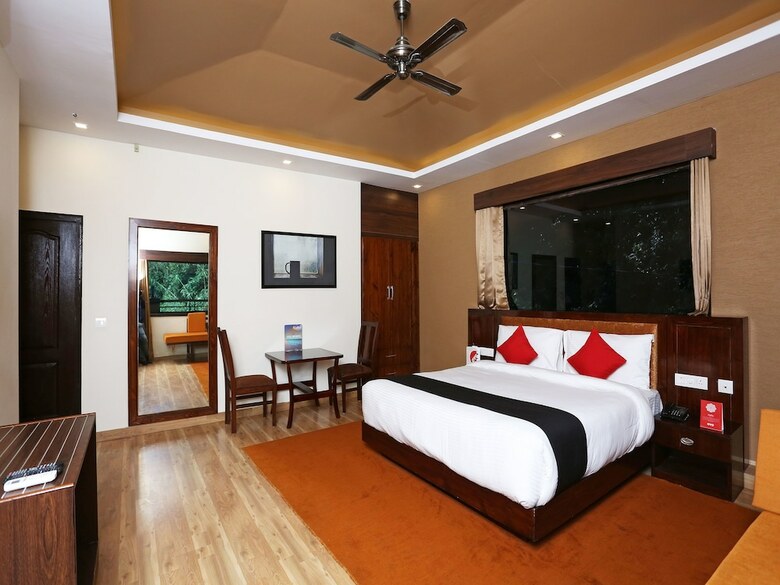 Capital O 23238 Hotel Jsr Inn