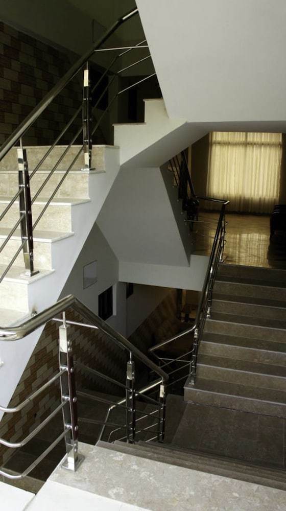 Shelton Hotel Timergara
