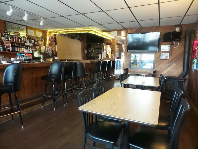Tyee Restaurant And Hotel