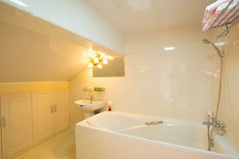 Jhouse Hongqiao Duplex Apartment