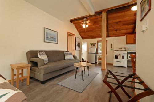 Gordon's Beach Farm Stay B&B