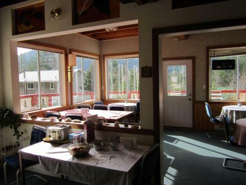 Posada Cedars Inn
