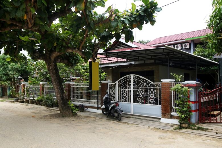 Hotel Airy Eco Syariah Latsitarda Satu 275 Samarinda