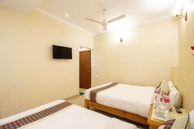 Hotel Oyo 254 White House In
