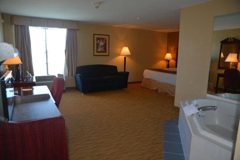 Hotel Countryside Inn & Suites