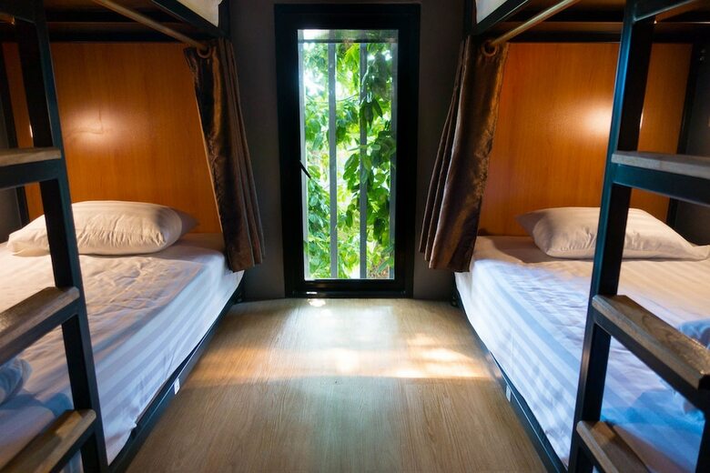Hostal Comfy Bed Hostel - Adults Only