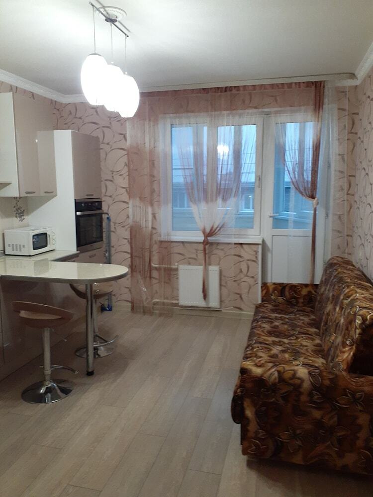Apartment On Pervomayskiy Prospekt 76/3