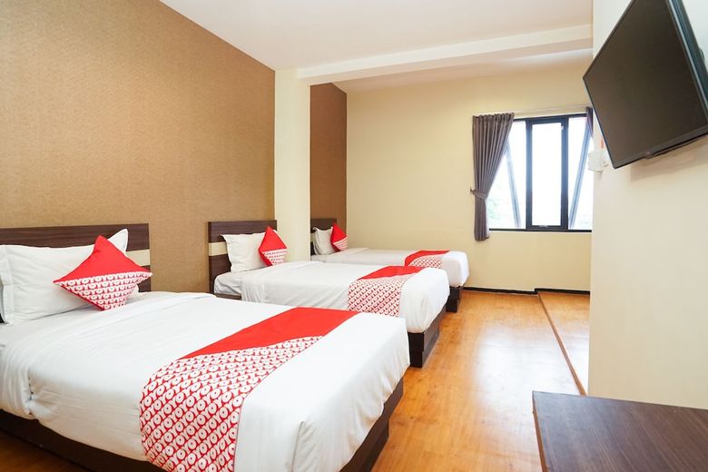 Hostal Oyo 283 Helvetia Residence