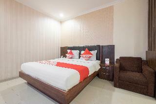 Hostal Oyo 308 Grand Pacifik Hotel
