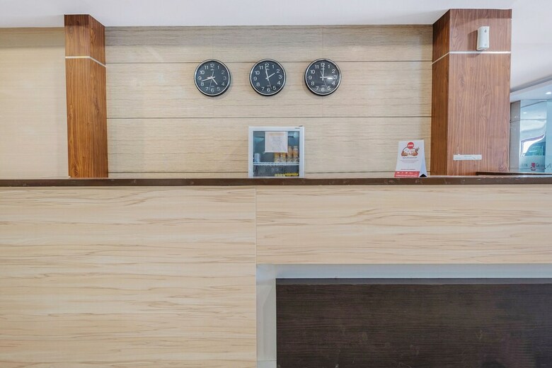 Hostal Oyo 308 Grand Pacifik Hotel