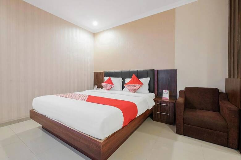 Hostal Oyo 308 Grand Pacifik Hotel