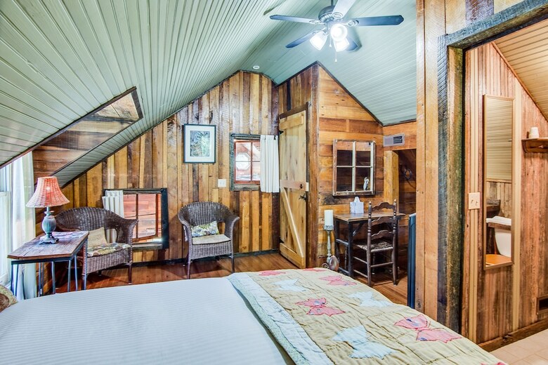Butterfly Hollow Bed And Breakfast
