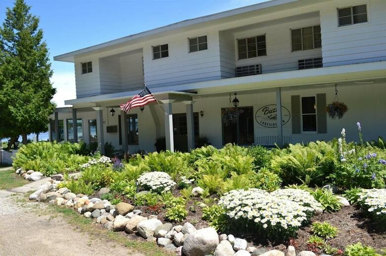 Apartamento Buzz's Lakeside Inn