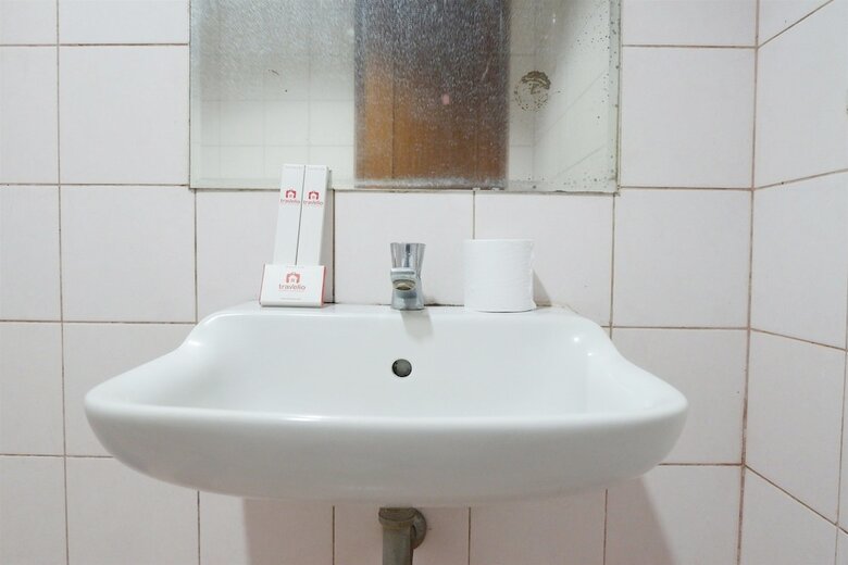 Spacious 2br Slipi Apartment Near Senayan