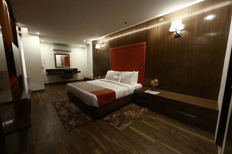 Hotel Zone By The Park Jammu