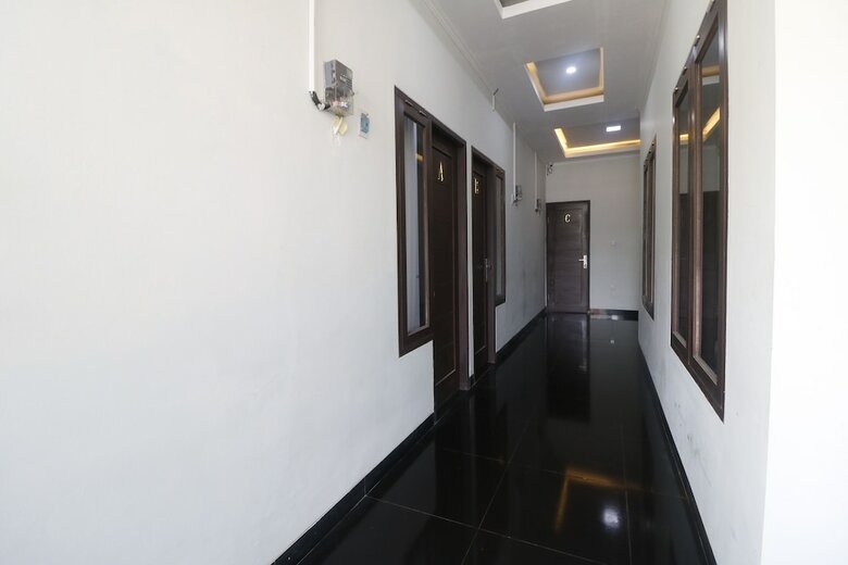 Hotel Reddoorz Syariah @ Limo Depok