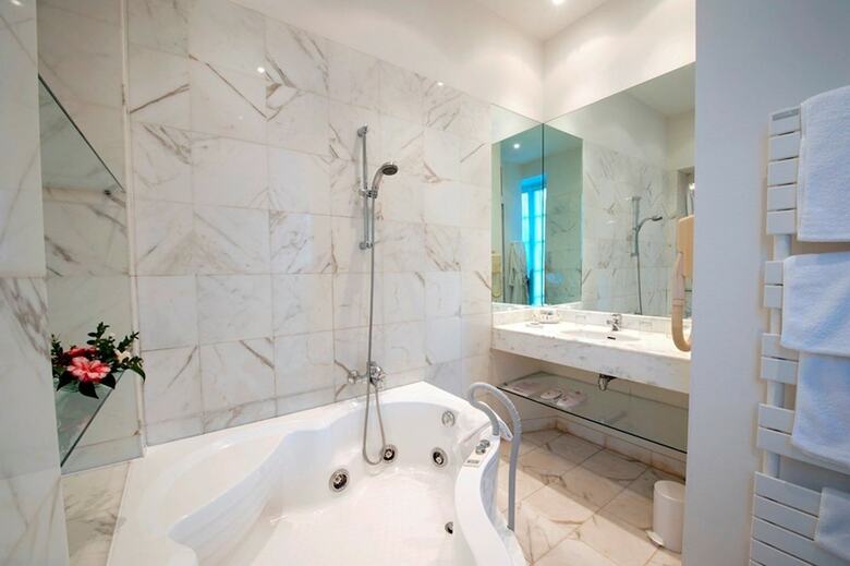 Hotel Ch�teau de Locgu�nol�