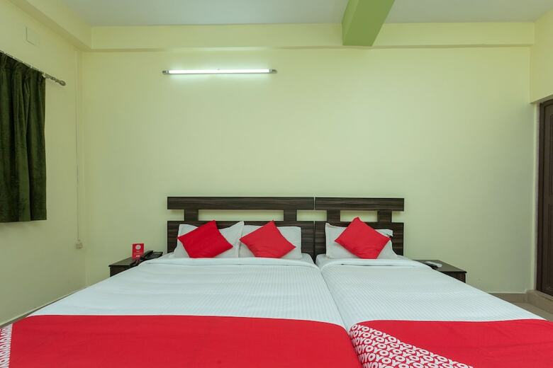 Hotel Oyo 22408 Apple Tree Residency