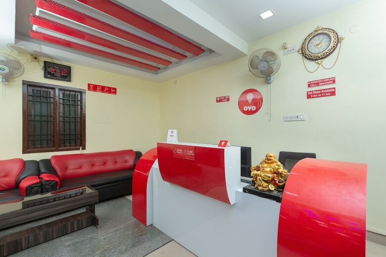 Hotel Oyo 22408 Apple Tree Residency