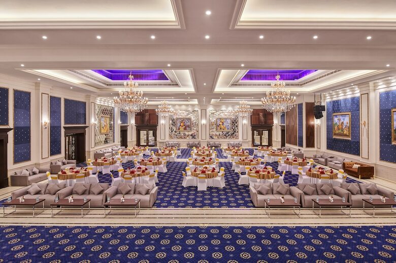 Hotel Mayfair Lake Resort