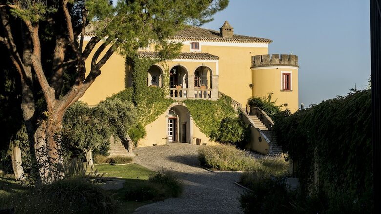 Agroturismo Castello Di Serragiumenta