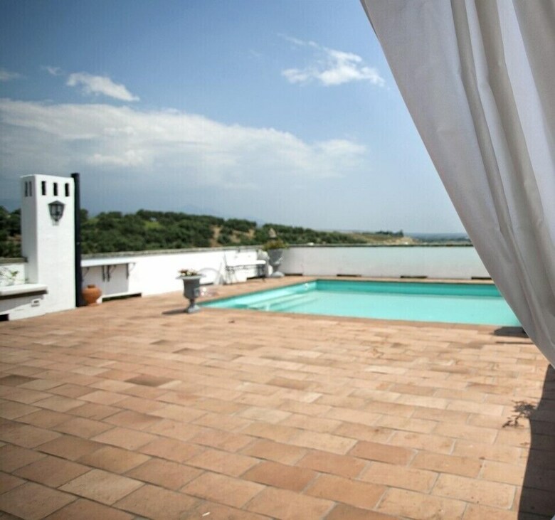 Agroturismo Castello Di Serragiumenta
