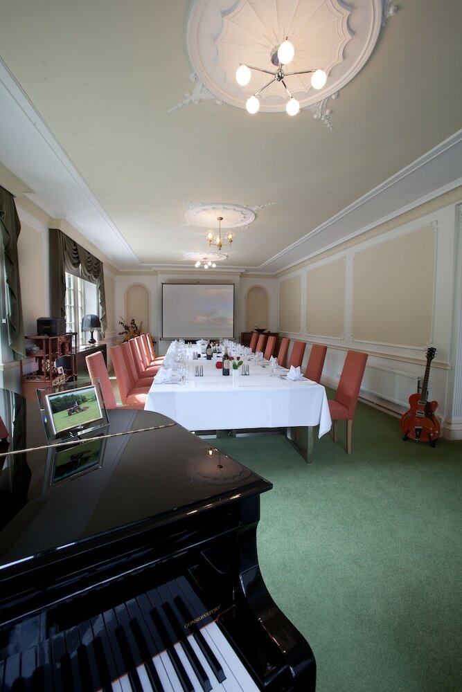 Sturmer Hall Hotel & Conference Centre