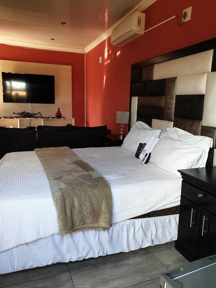 Hotel Thavhani Guest House
