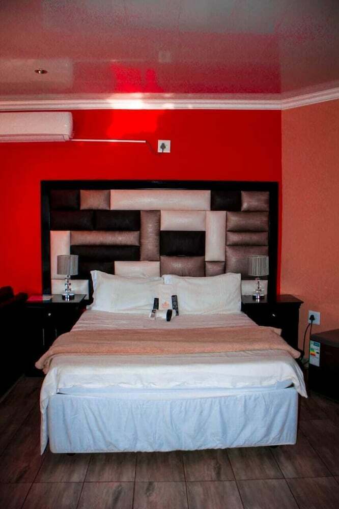 Hotel Thavhani Guest House