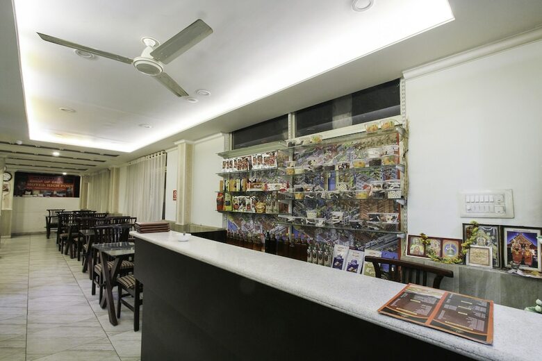 Hotel Oyo 23994 Rich Fort
