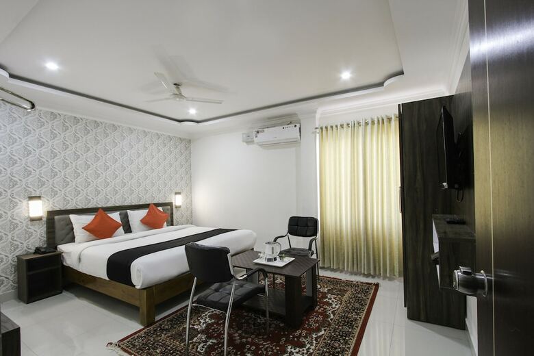 Hotel Oyo 23994 Rich Fort