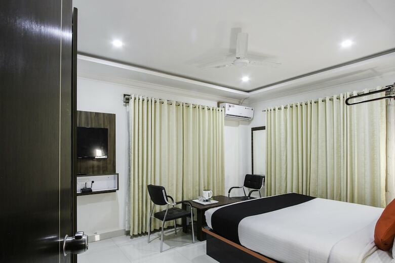 Hotel Oyo 23994 Rich Fort