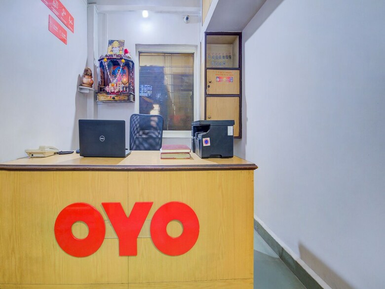 Hotel Oyo 27822 Amrut Executive