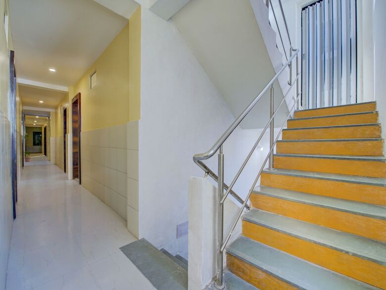 Hotel Oyo 27822 Amrut Executive