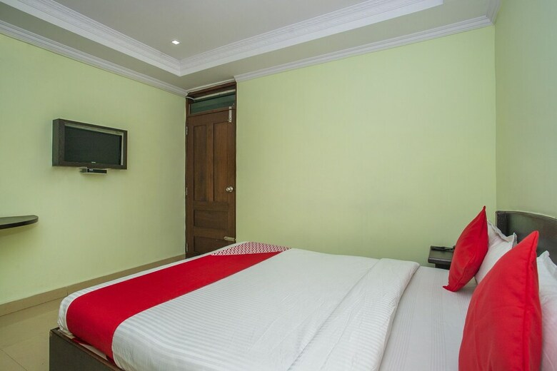 Hotel Oyo 25121 Bns Lodge