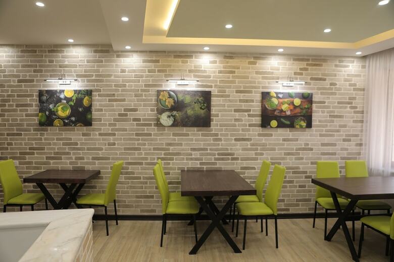 4 Room Hotel