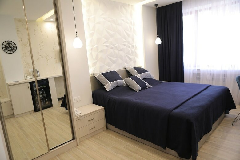 4 Room Hotel
